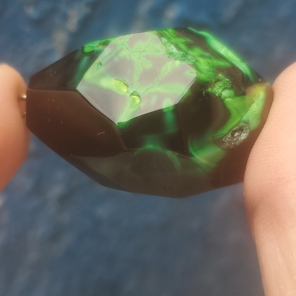 New Faceted Green & Black Fire Agate Pendant. - Picture 11 of 15